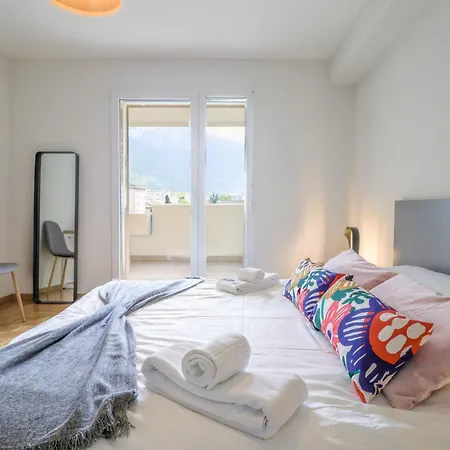 Modern Close To Train Station Appartamento *