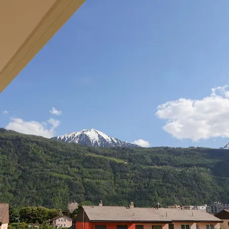 Modern Close To Train Station Apartment