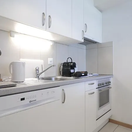 Modern Close To Train Station Apartment *
