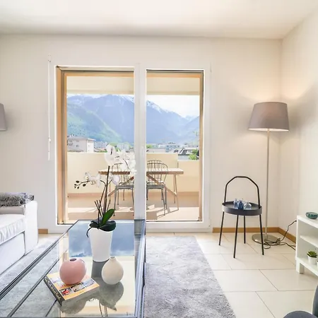 Modern Close To Train Station *