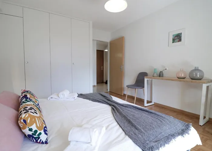 Modern Close To Train Station Apartment