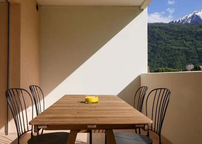 Modern Close To Train Station Martigny